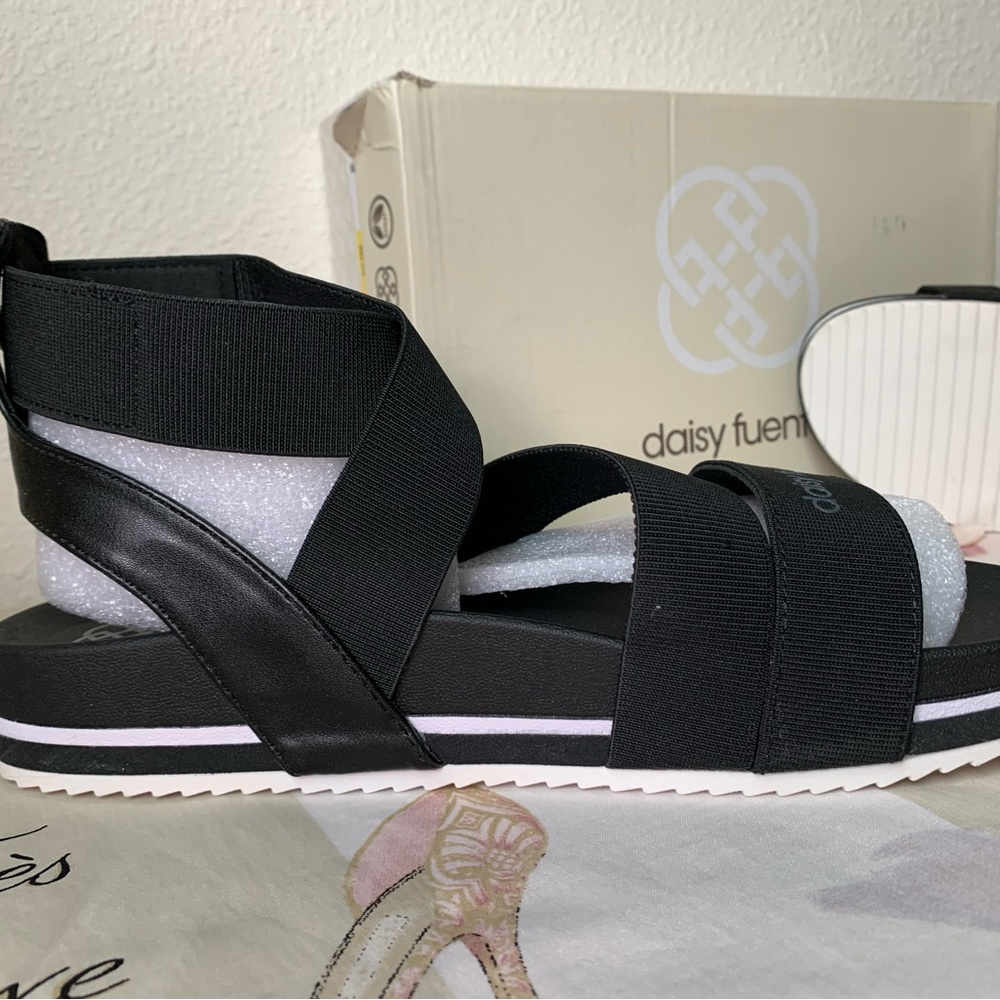 Daisy Fuentes Strap shoes - Picture 5 of 8